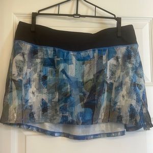 Excellent used condition. Lululemon size 6 skort